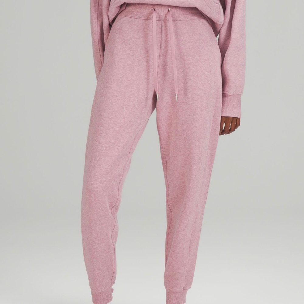 Lululemon Scuba High-Rise Jogger
Heathered Pink Taupe, Size 2 -NWT